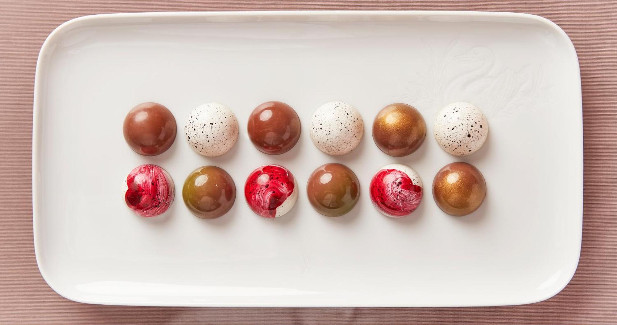 Hotel Taschenbergpalais Kempinski Dresden Exterior photo Chocolate-covered quail eggs